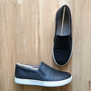 Naturalizer | Black Leather Slip ons 9WW